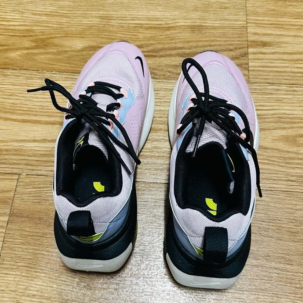 Nike Air Max Verona Sneakers Pink Gray Volt